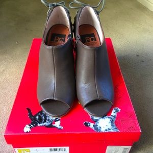 BC Footwear Peep-toe Booties - Brown - size 5